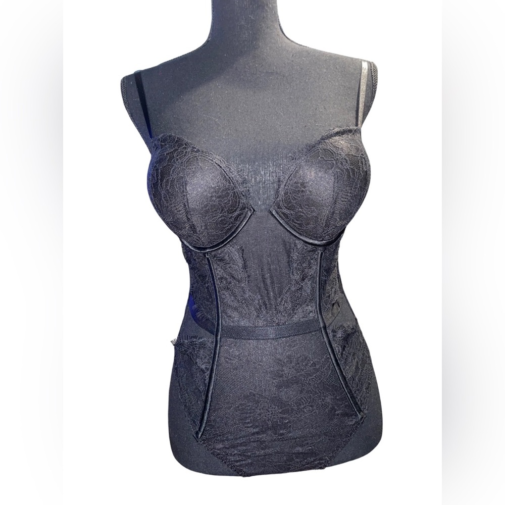 NWT VICTORIAS SECRET corset type lace bodysuit